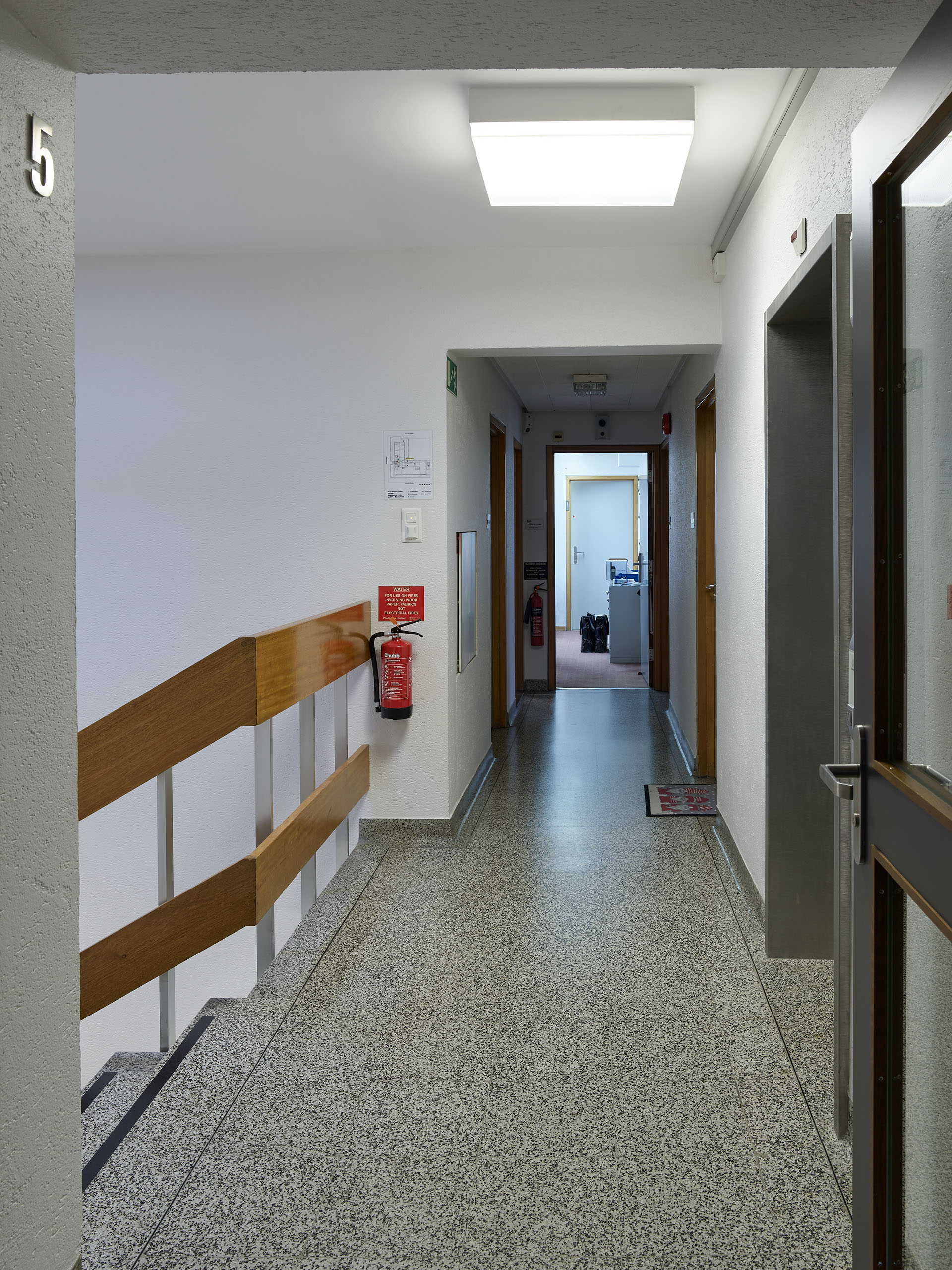 Ahp0008 embassy 004774 J2560